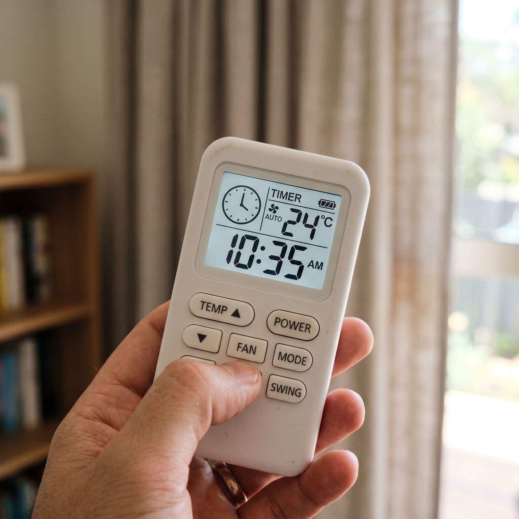 Símbolo del reloj o temporizador TIMER en el mando del aire acondicionado.